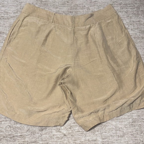 12 Tommy Bahama Linen and Silk khaki shorts women's - Picture 4 of 4